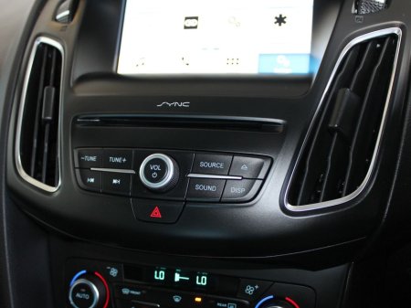 2017 Ford Focus Titanium1.5td 95PS 6SPD 4DR €12,250 thumbnail