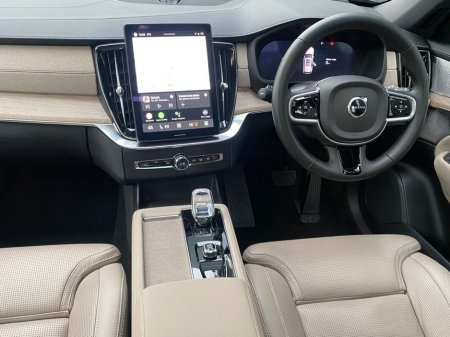 2025 Volvo XC90 T8 Ultra AWD Auto (PHEV) €84,900 thumbnail