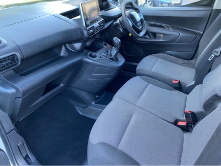 2019 Peugeot Partner Hdi 100bhp PROFESSIONAL , Front Fogs, Air Con, New 12 mth CVRT, 3 Seats from €49 p/w €11,750