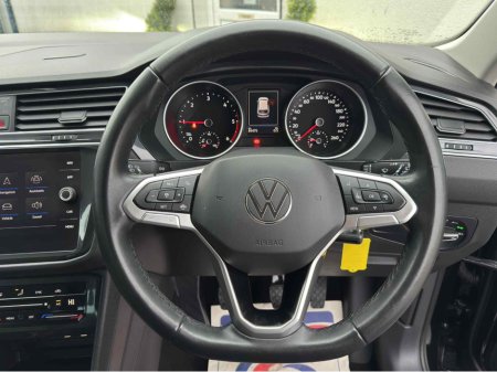 2023 Volkswagen Tiguan LIFE 2.0 TDI MANUAL 6SPEED FWD 122BHP €36,950 thumbnail
