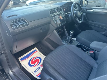 2023 Volkswagen Tiguan Allspace 2.0 TDI 150HP Life €38,950 thumbnail