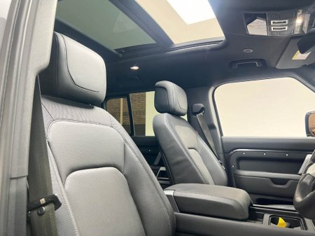2024 Land Rover Defender HSE X-DYNAMIC P400E €92,990 thumbnail
