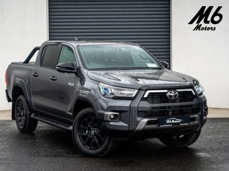 2025 Toyota Hilux INVINCIBLE X 4WD *MORE AVAILABLE*