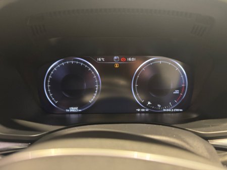 2021 Volvo XC60 B4 MHEV DSL (197hp) Momentum €42,950 thumbnail