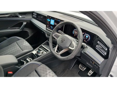 2025 Volkswagen Tiguan R-Line 2.0 TDI 150HP DSG *HEATED FRONT SEATS, REARVIEW CAMERA, CALL US TODAY* €55,995