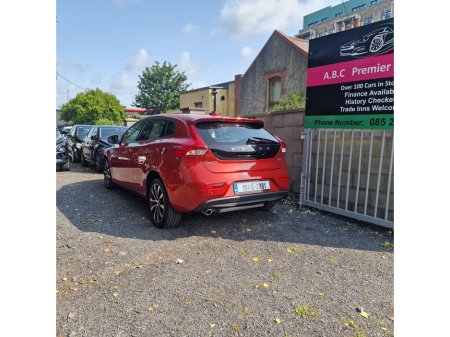 2019 Volvo V40 T3 (152hp) Momentum Edition Auto €15,450