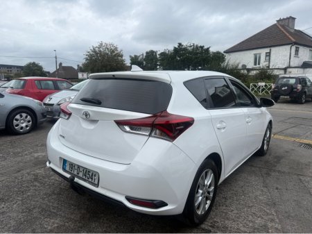 2019 Toyota Auris 1.4 D-4D TERRA 4DR €7,490 thumbnail