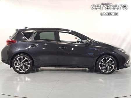 2017 Toyota Auris Hybrid Aura Auto €17,480