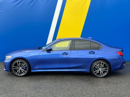 2020 BMW 3 Series 330e M-SPORT 2.0 HYBRID AUTO // LEATHER M-SPORT INTERIOR // APPLE CARPLAY/ANDROID AUTO // 19
