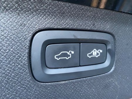 2025 Volvo XC90 T8 Ultra Dark AWD Auto (PHEV) €84,900 thumbnail