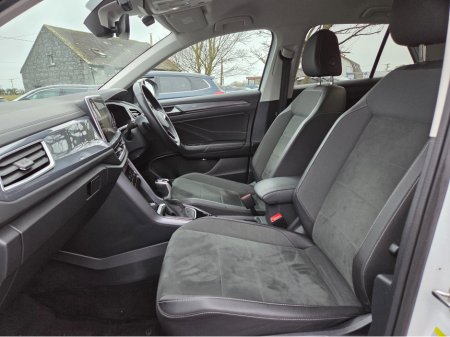 2023 Volkswagen T-Roc 2.0 Diesel Automatic €31,950 thumbnail