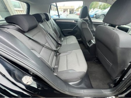 2016 Volkswagen Golf ==STUNNING CAR-1.6TDI//HEATED SEATS//FRESH NCT//SERVICED== €10,450 thumbnail