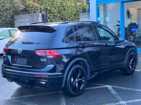 2018 Volkswagen Tiguan R-LINE 2.0 TDI 4MOTION // BLACK EDITION // HEADS-UP DISPLAY // 360 SURROUND PARKING CAMERAS €28,950 thumbnail