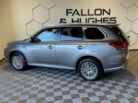 2020 Mitsubishi Outlander 2.4 DYNAMICS PHEV €18,950
