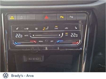 2025 Volkswagen T-Roc R-LINE 75 2.0 TDI 116BHP M6F €38,950 thumbnail