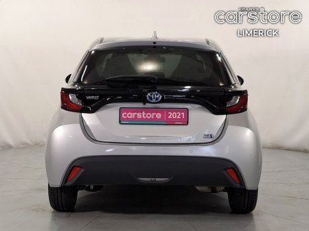 2021 Toyota Yaris 1.5 HYBRID €17,880