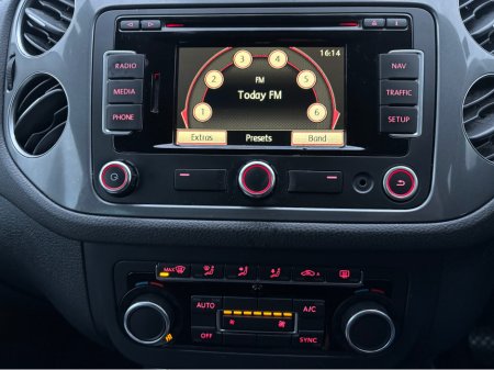 2015 Volkswagen Tiguan 2.0 TDI MATCH BLUEMOTION 2WD 1 140PS 5DR €10,250 thumbnail