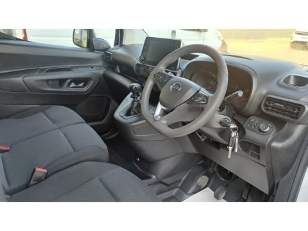 2024 Opel Combo KOMF L1H1-1.5 100PS D 3DR €17,950