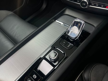 2024 Volvo XC60 PLUS T6 RECHARGE €52,990 thumbnail