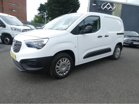 2022 Opel Combo DOE 12/25. PRICE PLUS VAT DOE 12/26 €12,950