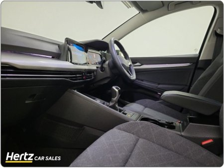 2023 Volkswagen Golf LIFE 2.0 TDI 115HP Diesel Manual €26,995