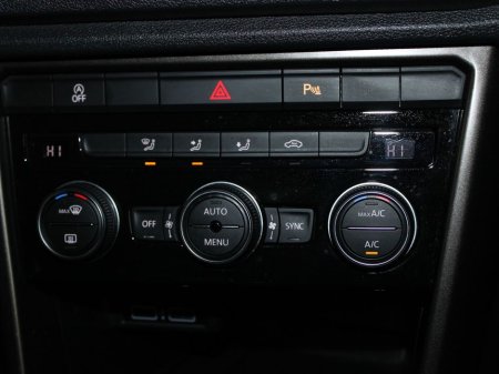 2019 Volkswagen T-Roc Design 1.6tdi M6f115hp 5DR €20,500 thumbnail