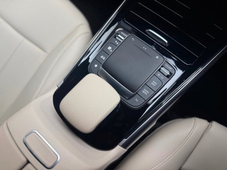 2023 Mercedes-Benz GLB GLB 200 €39,990 thumbnail