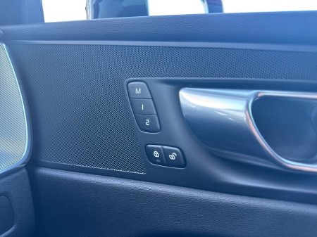 2023 Volvo XC60 T6 PHEV 350hp AT8 Plus (dark theme) €44,975 thumbnail