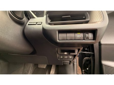 2023 Toyota Prius Prius Plug-in Hybrid 4DR Auto €31,990 thumbnail