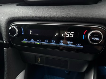 2023 Toyota Yaris Hybrid LunaSport €24,950 thumbnail