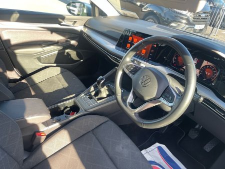 2024 Volkswagen Golf 2.0 TDI 115HP Life €28,975 thumbnail