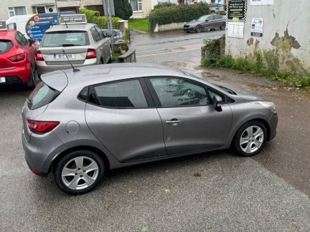 2014 Renault Clio Ideal starter car €8,200