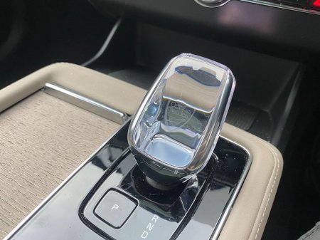 2025 Volvo XC90 T8 Ultra AWD Auto (PHEV) €84,900 thumbnail