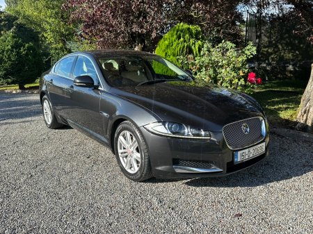 2015 Jaguar XF 2.2 D Luxury (163PS) €10,250