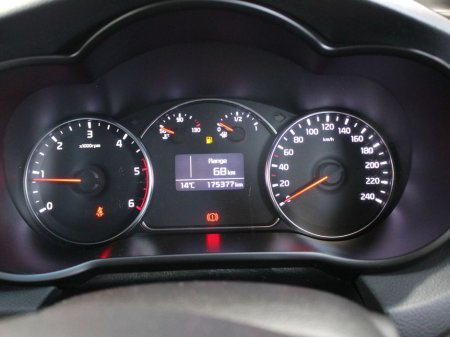 2017 Kia Carens 7 Seater EX 5DR €13,999 thumbnail