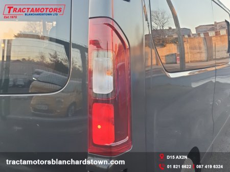 2024 Renault Trafic Passenger 9 SEAT AUTO 170HP RED EDITION €54,999 thumbnail