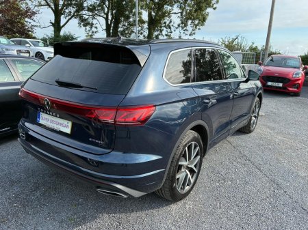 2024 Volkswagen Touareg V6 ELEGANCE TSI PHEV 14.3 kWh Auto (PAN ROOF) €70,950