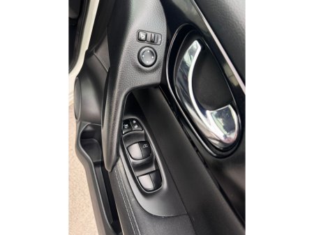 2015 Nissan Qashqai 1.5 DCI 110PS 5DR N-TEC+ €10,800 thumbnail