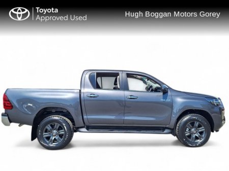 2025 Toyota Hilux 2.8 SR5 Manual