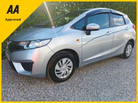 2016 Honda Jazz 1.3 AUTOMATIC NOT HYRBRID 13,127kms 4 NEW TYRES NEW NCT 6 MONTHS ROAD TAX PRIVACY GLASS WIND DEFLECTORS REVERSE CAMERA LARGE TOUCH SCREEN MULTIMEDIA SYSTEM STOP START TECHNOLOGY €12,595