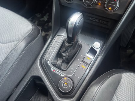 2020 Volkswagen Tiguan R-LINE 4MOTION AUTOMATIC 2.0 DIESEL //LOW MILES//HIGH SPEC//360 PARKING CAMERAS//HEATED FRRONT AND REAR SEATS//HEAD UP DISPLAY// €34,950 thumbnail