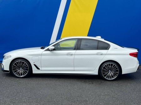 2017 BMW 5 Series 530e M-SPORT COMPETITION 2.0 HYBRID AUTO // HEADS-UP DISPLAY // ADAPTIVE CRUISE CONTROL // NEW 20