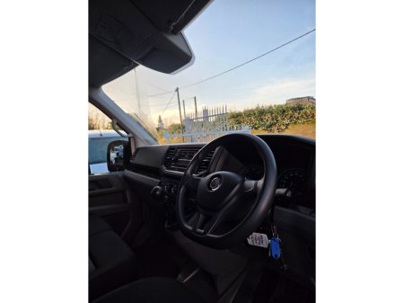 2021 Volkswagen Crafter 30 MWB 140HP M MANUAL 6SPEED FWD 5DR thumbnail