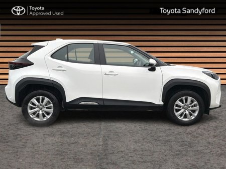 2023 Toyota Yaris Cross LUNA HYBRID AUTOMATIC // REAR CAMERA // AIR CON // SMART ENTRY/SMART START // TOYOTA SAFETY SENSE // FULL WARRANTY €27,445