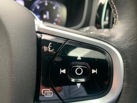 2021 Volvo V60 2.0 B4 197 BHP DSL R-DESIGN AUTO // ONE OWNER // FULL SERVICE HISTORY // STUNNING CONDITION 02/27 NCT // €270 ROAD TAX // €30,950 thumbnail