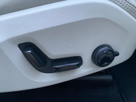 2025 Volvo XC60 T8 Ultra Recharge AWD Auto (PHEV) €67,900 thumbnail