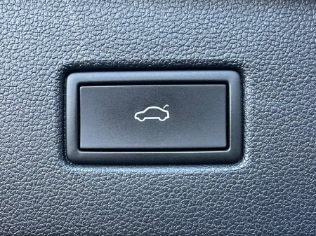 2023 Volkswagen Tiguan ELEGANCE 2.0 TDI 150HP NAV SKY VIEW €37,950 thumbnail