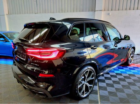2021 BMW X5 212 X5 45E M SPORT PRO XDRIVE  (CRAZY SPEC)BMW MERINO INDIVIDUAL LEATHER -M SPORT PRO PACK-   COMFORT PLUS  PACK- VISIBILITY PLUS PACK - TECHNOLOGY+ PACK-   PANORAMIC  SUNROOF SKY LOUNGE - HARMON KARD €69,995