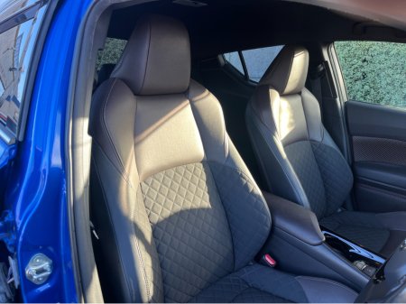 2019 Toyota C-HR SOL HYBRID AUTMATIC 1.8 PETROL //HALF LEATHER HEATED SEATS//REVERSE CAMERA//KEYLESS ENTRY//ADAPTIVE CRUISE CONTROL// €21,950 thumbnail