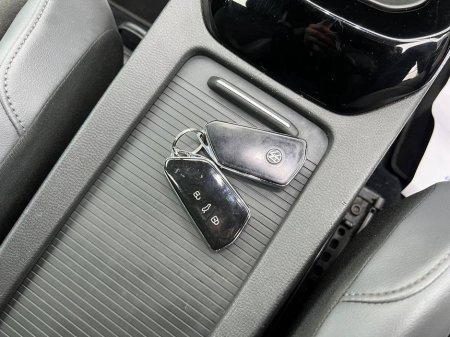 2023 Volkswagen ID.4 PURE LIFE 52KWH // HEATED SEATS // APPLE CARPLAY/ANDROID AUTO // DIGITAL CLUSTER €22,900 thumbnail